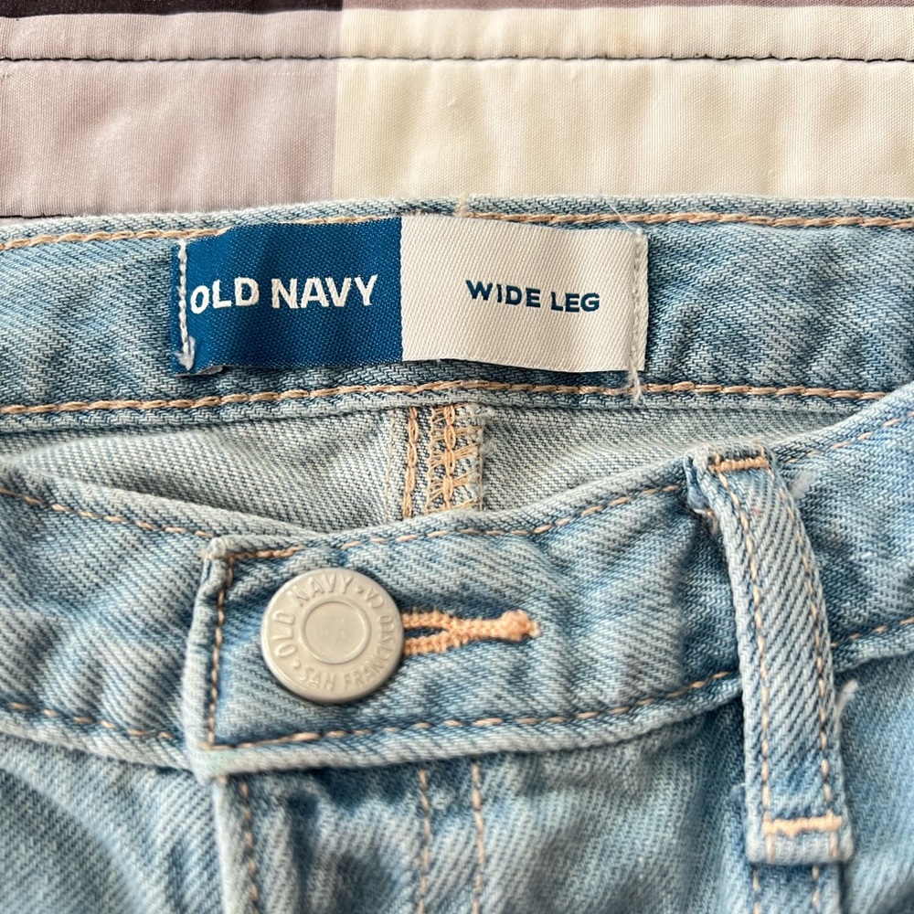 Old Navy Toddler Wide Legged Jeans with Floral Embroidery size 3T - Picture 3 of 6